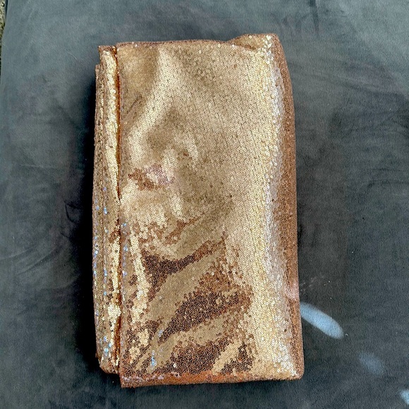 Round rose gold sequin table cloth 108 in - Picture 1 of 1